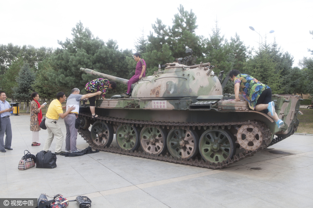 据了解，这些大炮、坦克是为了纪念抗日战争胜利而进行的展出。