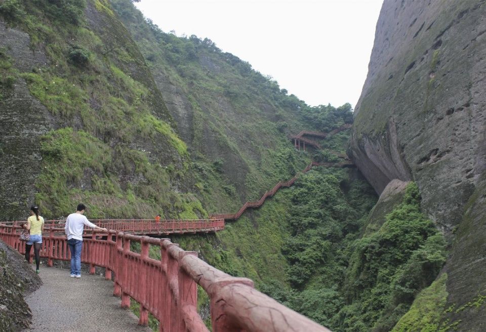 城步南山,北塔,武岡雲山,水府廟,魏源故居等眾多景點,特別是,位於邵陽