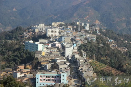阿扎河乡政府驻地全貌这里,有着丰富多彩的民族文化底蕴和悠久的民族