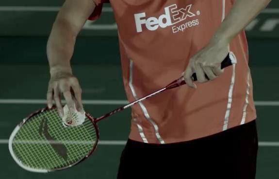 打羽毛球还不会反拍发球?这一篇包教包会的教