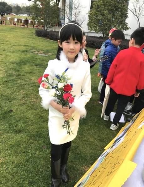 黄磊的多多与陆毅的贝儿现状对比,真是一个天