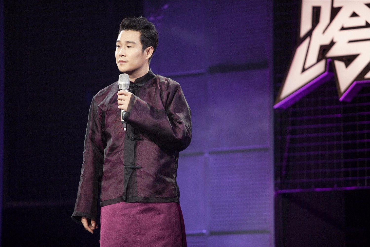 小沈阳实力演绎《情怨》 韵味不输刘欢 小沈阳实力演绎《情怨》 韵味不输刘欢