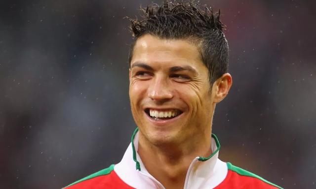 C罗开的是法拉利F12-TDF和兰博基尼LP700