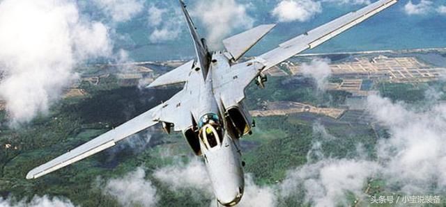 疑似故障,飞行员弹射逃生!落地后师长一把扯掉