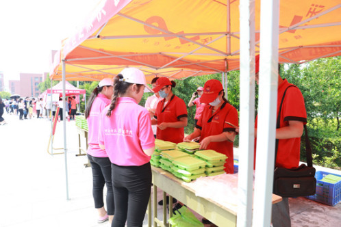 河南省2017高招咨询会:新联学院全力保障餐饮安全 河南省2017高招咨询会:新联学院全力保障餐饮安全