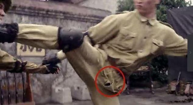 影视剧中的穿帮镜头,迪丽热巴吻戏太明显,最后