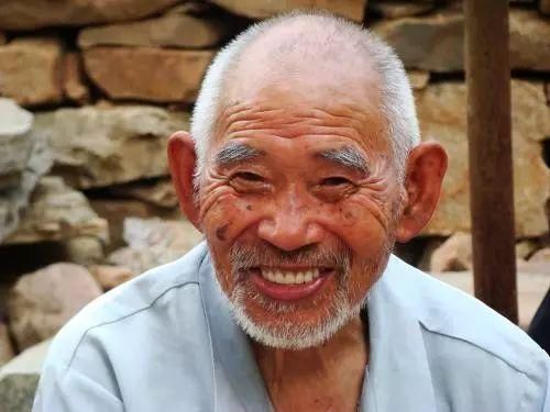 长寿的特征不是长眉毛、高前额、大耳垂,而是……对照下您有多少?