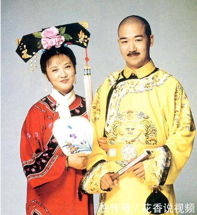 邓婕全家照,与张国立多年无子,继子不省心,领养