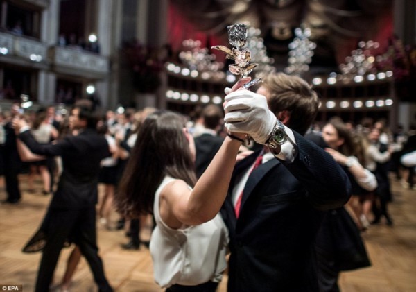 第61届维也纳歌剧院舞会彩排 场面宏大奢华