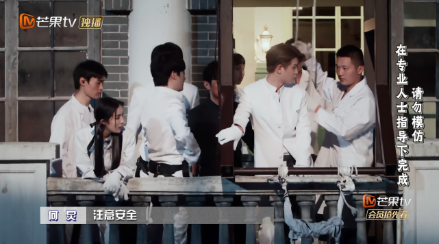 《密室大逃脱》热血收官,何炅领诵《青春》杨幂飙泪