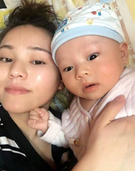 被丢弃医院的妻子和病儿4小时筹70万