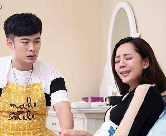 贾乃亮哭着,嘱咐王晓晨留下来陪林悠雅,王晓晨