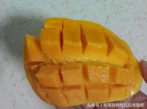 网友票选十大最难吃水果,第一名是火龙果的兄