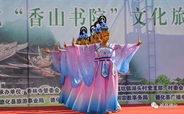 巾帼心向党 建功新时代瓷都巾帼志愿者助力德