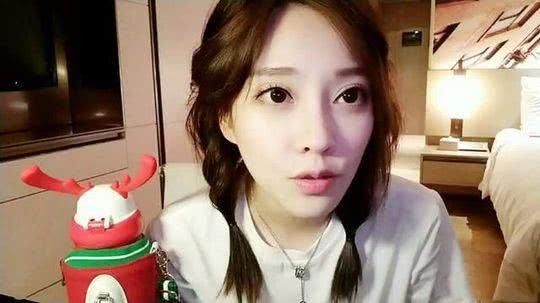 有人说杨幂要签约冯提莫,网友:冯提莫是不可能