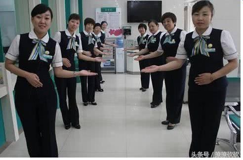 一次性在银行存一亿,你会得到什么样的待遇,说