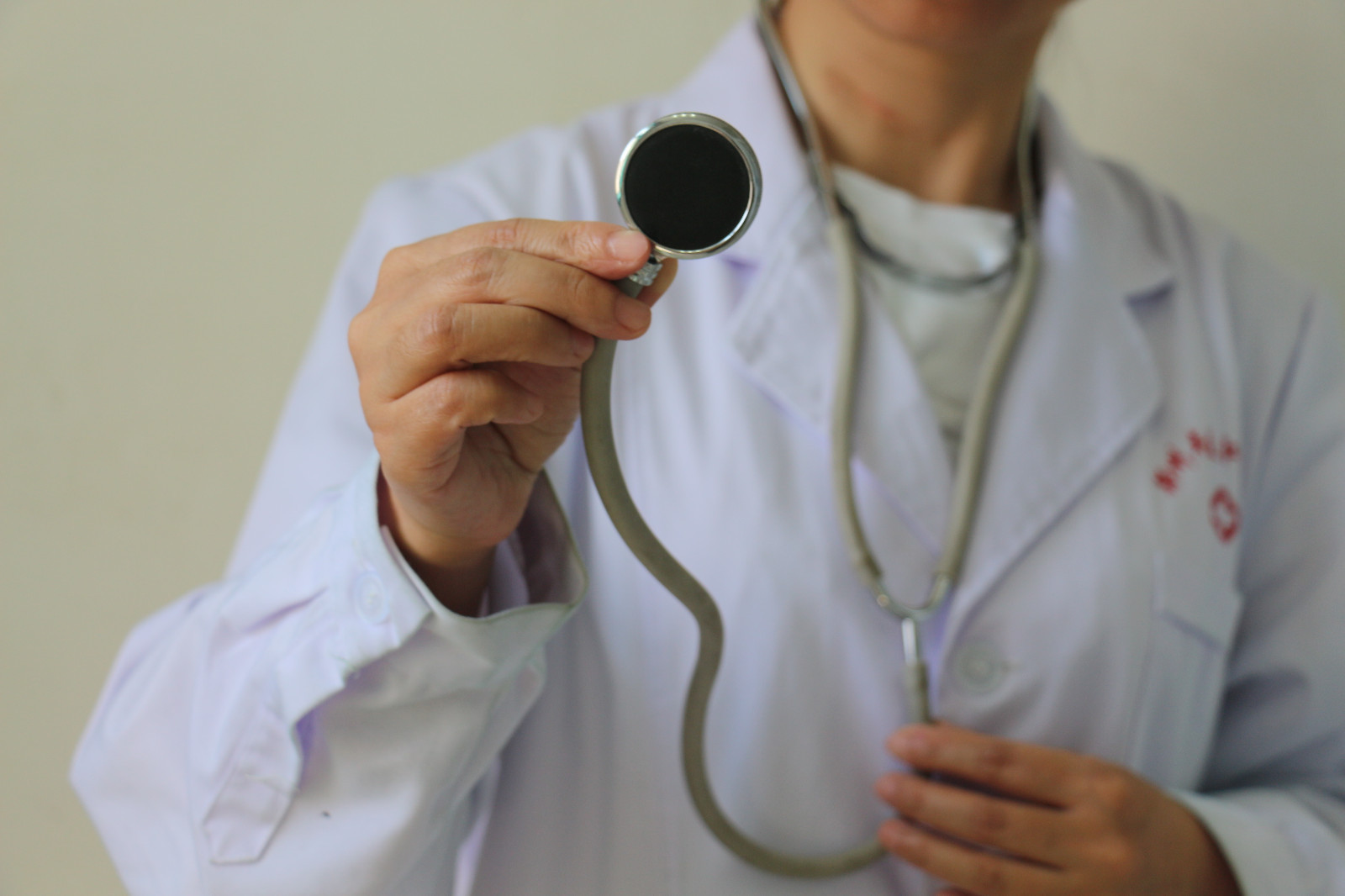 郑州丰益肛肠医院特邀专家拼命三郎秦伟的医