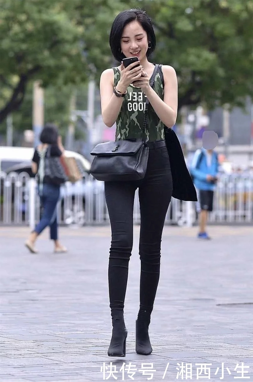 短发气质美女,修长美腿穿上紧身牛仔裤显得格