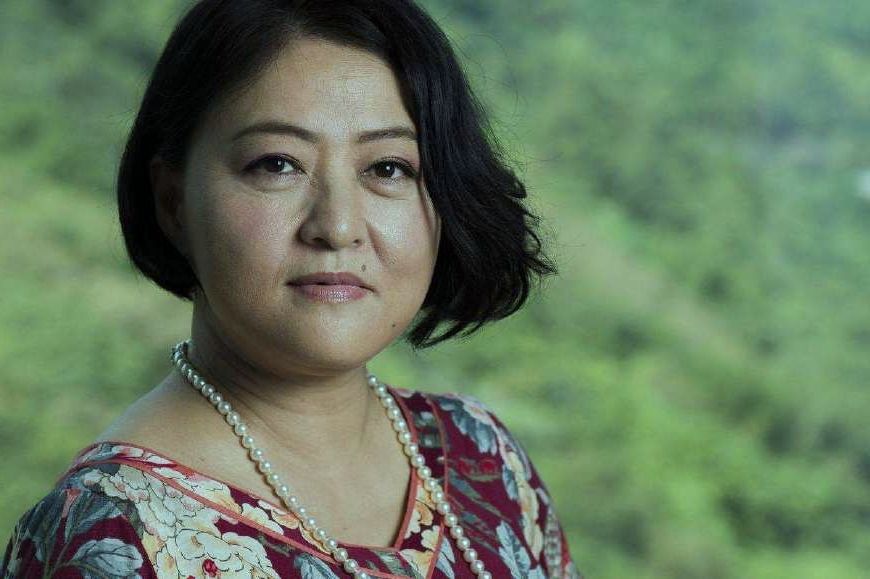 这位大婶可不得了,三个男人因为他身价过千亿,甚至包括刘强东!