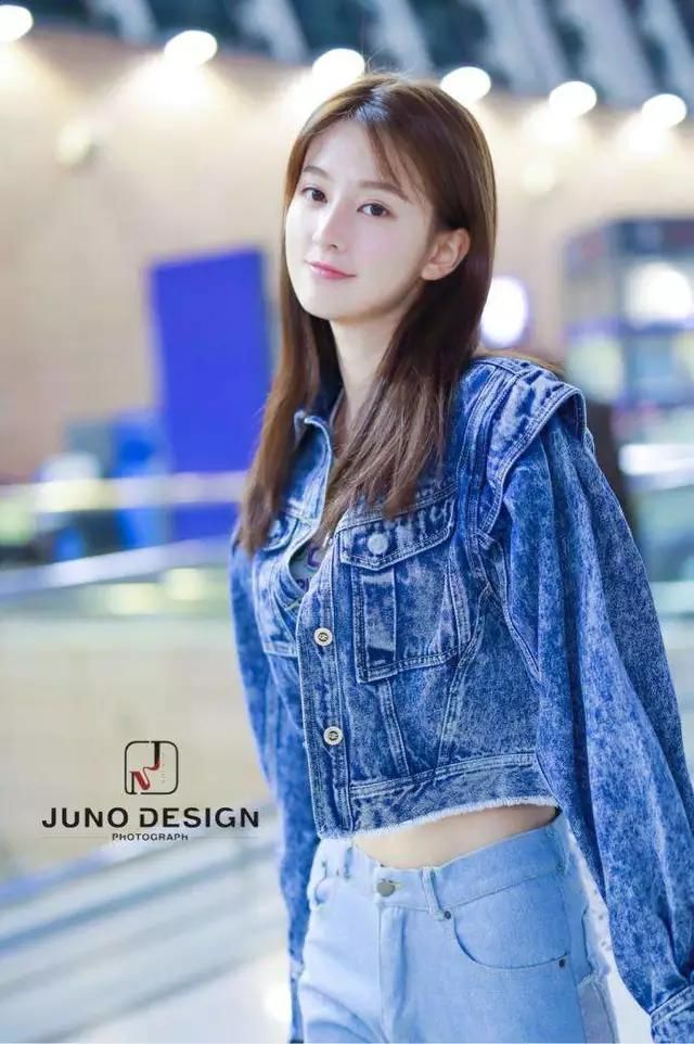 乔欣撞衫关晓彤,长腿不输摄政王妃