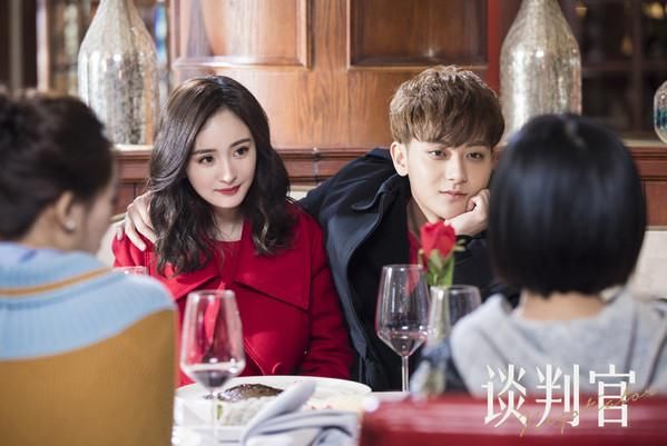 为什么你烫发像大妈,杨幂微卷就是都市丽人?C