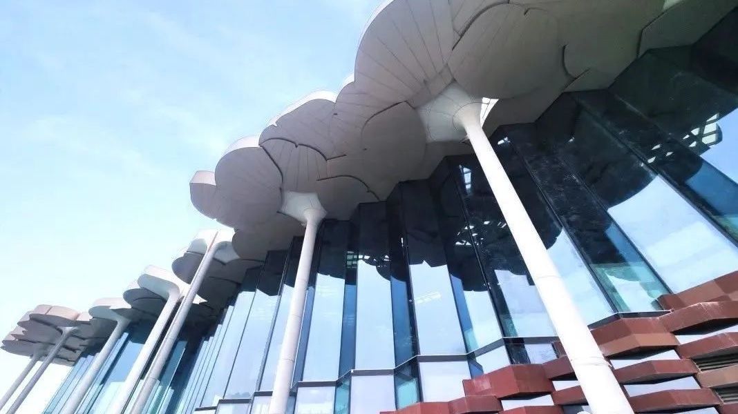 世界最重幕墙玻璃，单块11.5吨，亮相北京通州