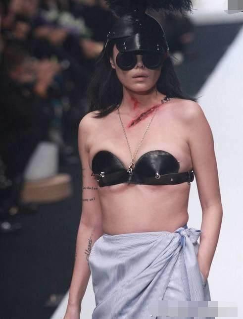 “她”是汪峰最痛恨的人,却在世界舞台上穿成这样,脸都丢光了!(组图) - 5