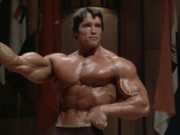 施瓦辛格健美经历拍短剧 本人制作《健美之路》