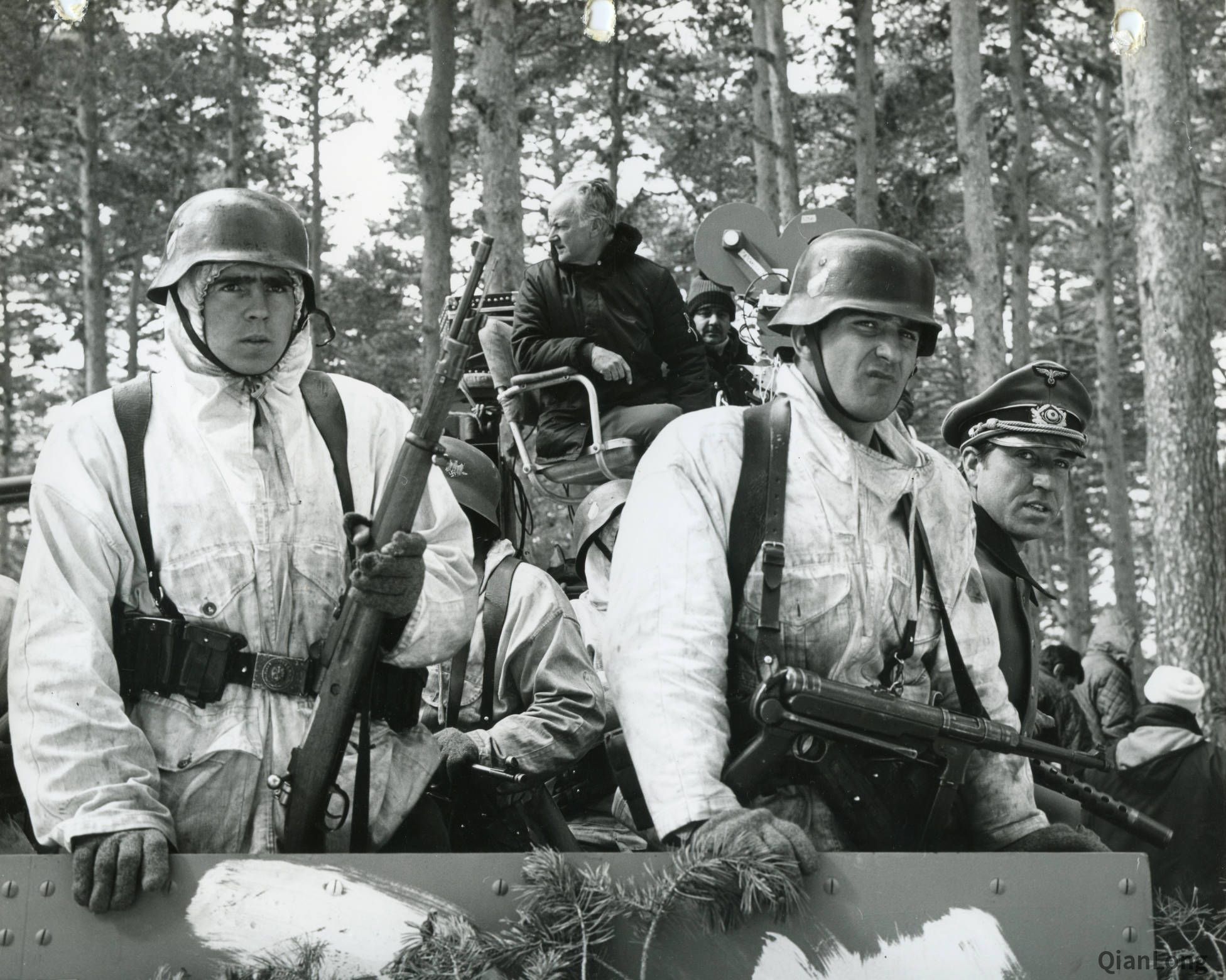 电影《巴顿将军》拍摄现场 认真的剧组人员面