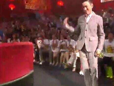 韩红综艺节目中给刘德华戴高帽子 逼得华仔不