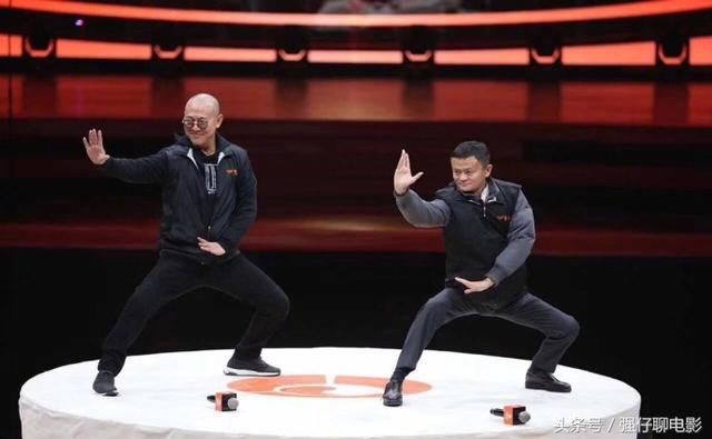 54岁李连杰谈移民原因,如今只要中国国籍,成龙