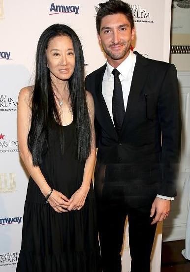 最强奶孙恋:33岁奥运冠军有钱有颜,却爱上69岁