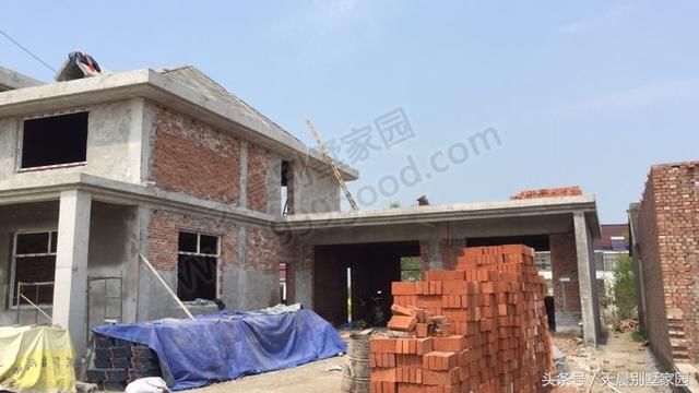 农村自建2层简约实用别墅,独立双车库带院子,