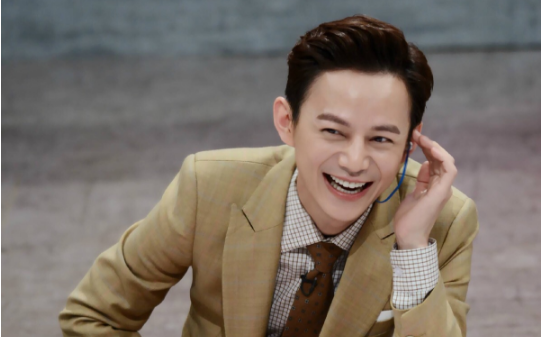 “逆生长”的何炅用这个动作保持年轻 简单易行 快来试试吧 “逆生长”的何炅用这个动作保持年轻 简单易行 快来试试吧