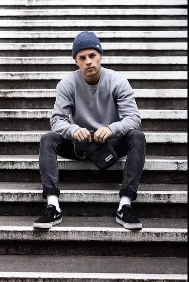 皮肤黑的男生,怎么穿搭才能不显得脏!