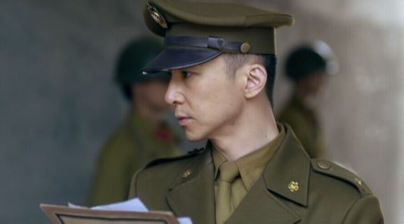 男神穿上军装什么样?看看苏可就知道