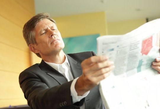 老人眼健康近视眼老了就不老花吗?老花必备1