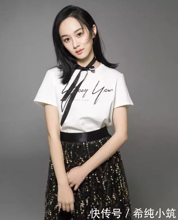 她是郑爽工作室旗下艺人,拍戏折断手指却不吭