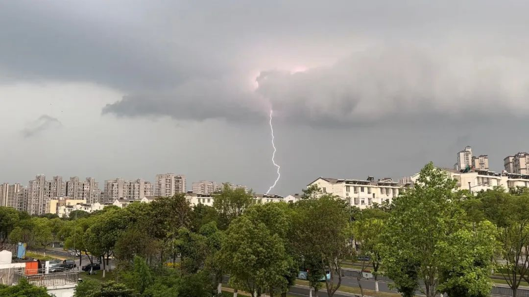今年夏天热不热?官方研判:部分地区或出现阶段性高温热浪 今年夏天热不热?官方研判:部分地区或出现阶段性高温热浪