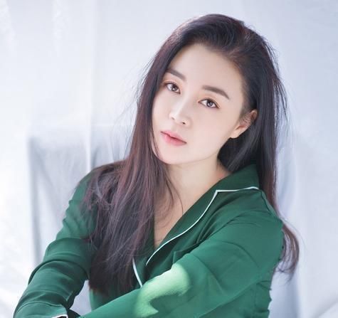 继丫蛋与王金龙被爆离婚后,更是传出丫蛋新男友,而且赵家班台柱李大美