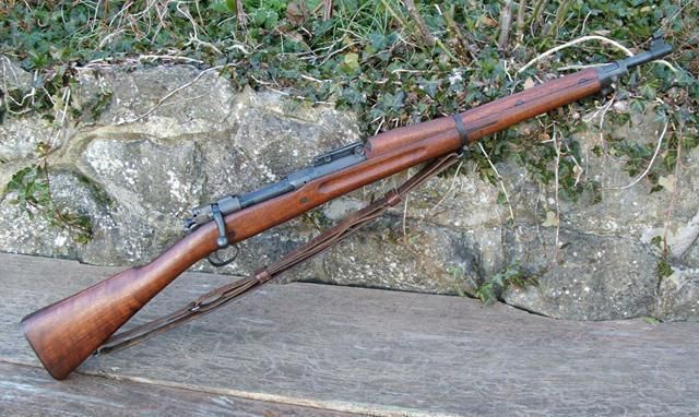 非自动步枪是一种只能单发,装弹和退壳都要手工操作和射速低的步枪,弹