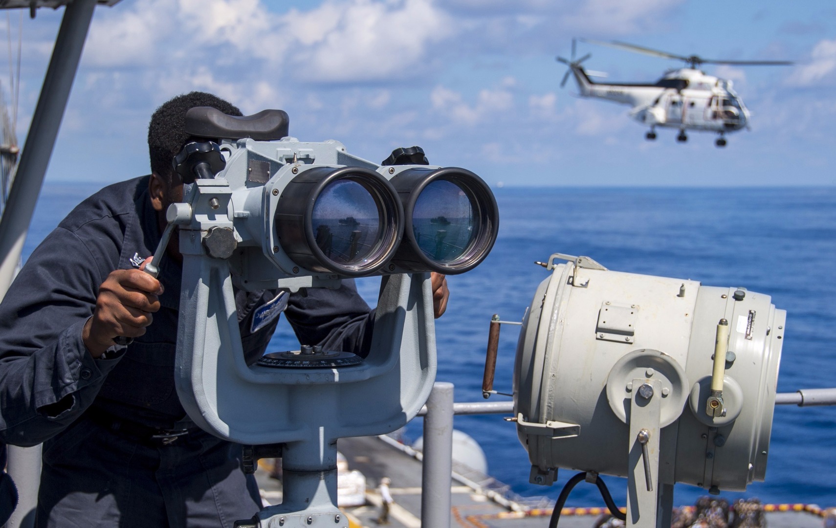 10月3日至6日，美国海军黄蜂级两栖攻击舰“好人理查德”号(LHD 6)、圣安东尼奥级两栖船坞运输舰“格林湾”号（LPD-20）多艘伯克级驱逐舰和补给舰组成的庞大战舰群进入南海展开训练。