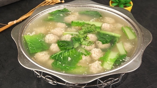 羊肉丸子汤简单一煮,暖胃又滋补 羊肉丸子汤简单一煮,暖胃又滋补