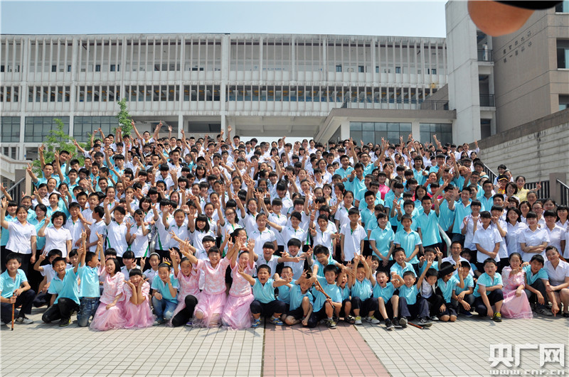 震后十年:672个孩子一个家 震后十年:672个孩子一个家