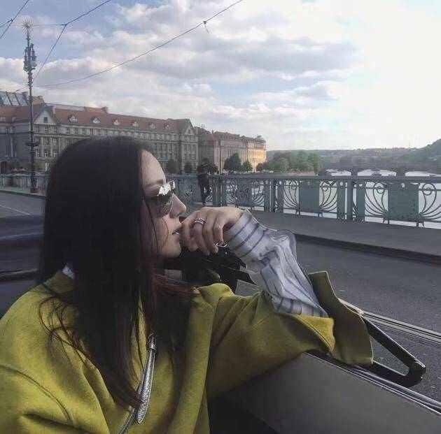 鹿晗迪丽热巴被节目组剪掉的糖,鹿晗把戒指换