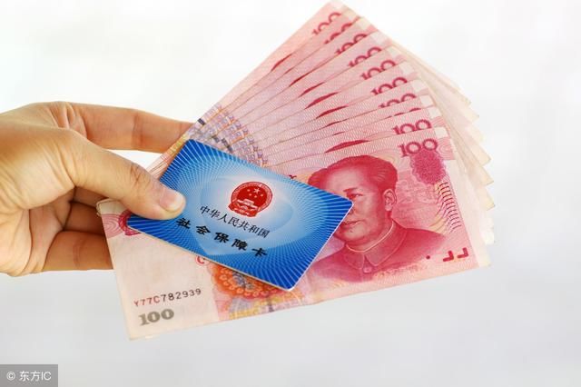 退休职工医保卡每月返钱吗?按照什么比例返?