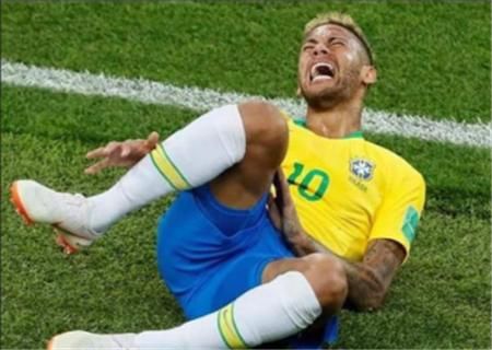 你以为内马尔滚不疼吗?内马尔说大实话:C罗