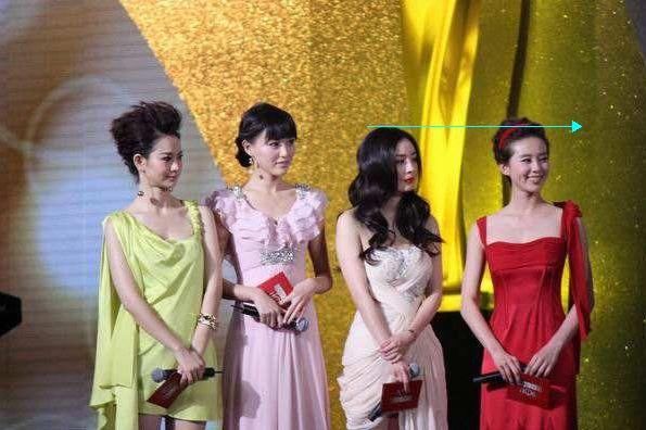 章泽天162的身高比刘诗诗165还高,同过框的这