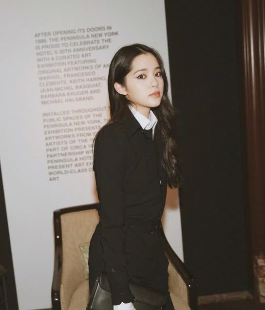 欧阳娜娜的脚到底有多大,竟然穿着41码的高跟