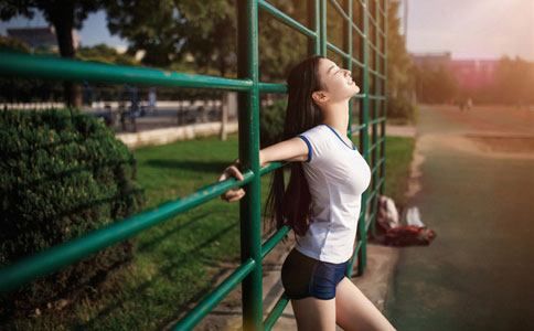 去腿上鸡皮疙瘩的小妙招 招招都很有效